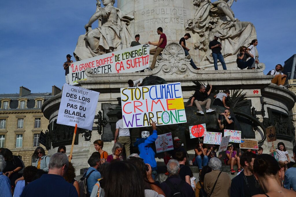 Climate change protesters march 2018 in Paris.